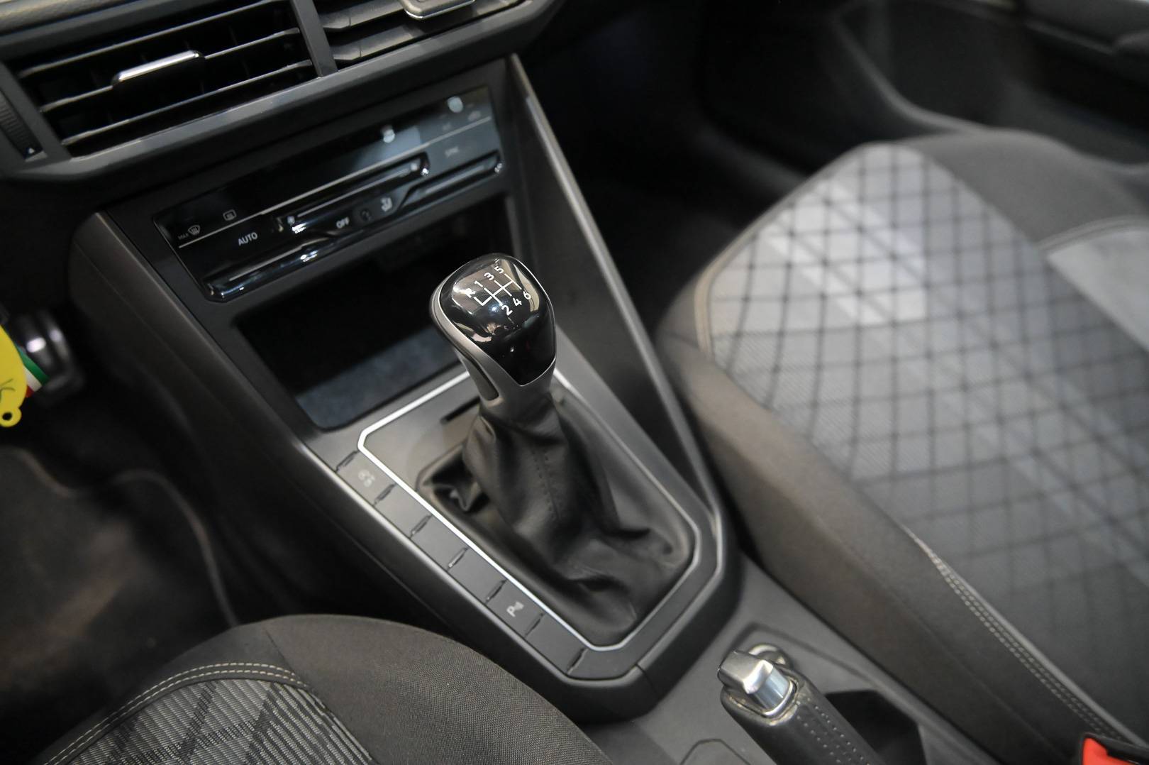 VOLKSWAGEN Taigo - Foto 12