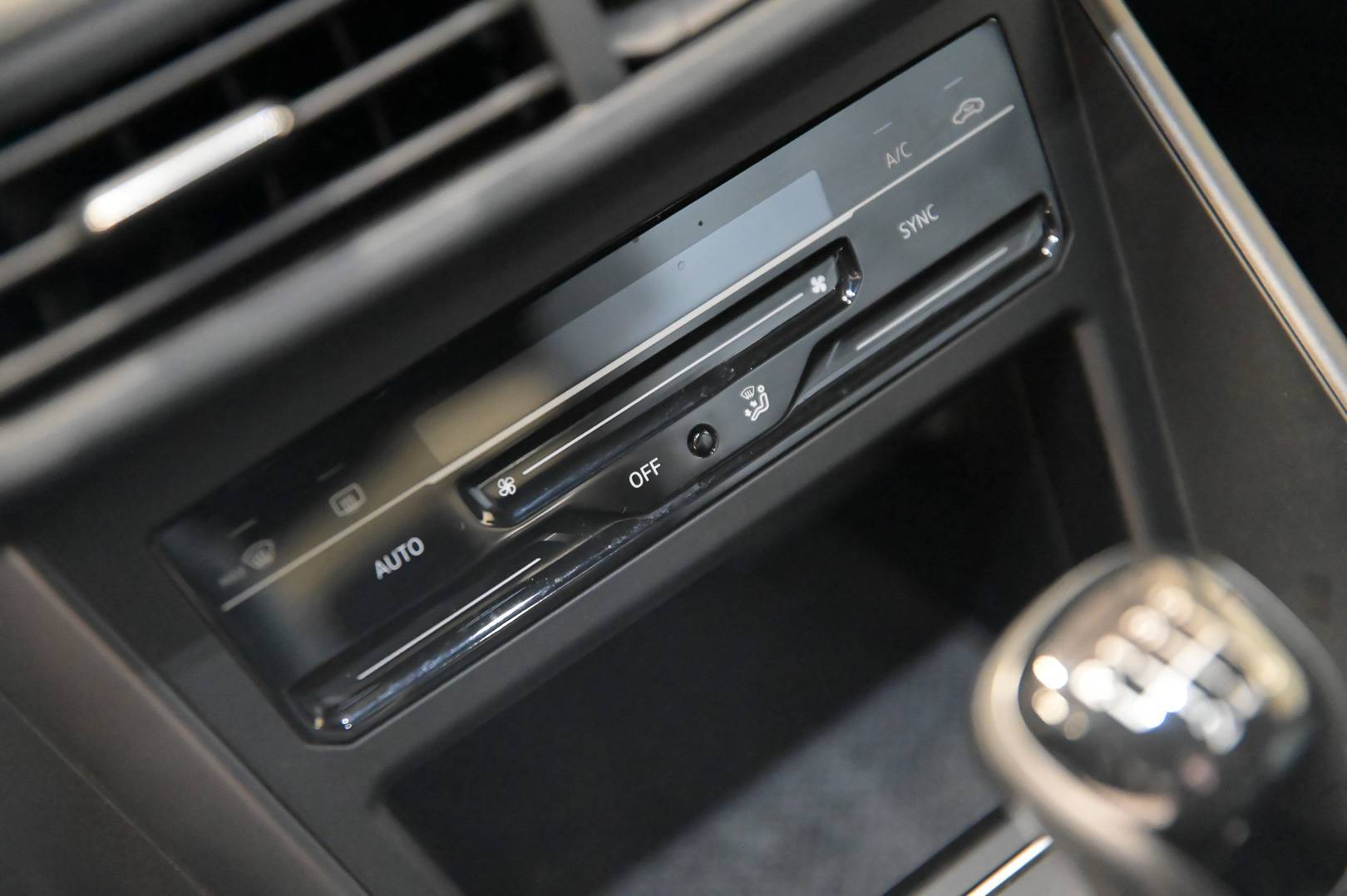 VOLKSWAGEN Taigo - Foto 13