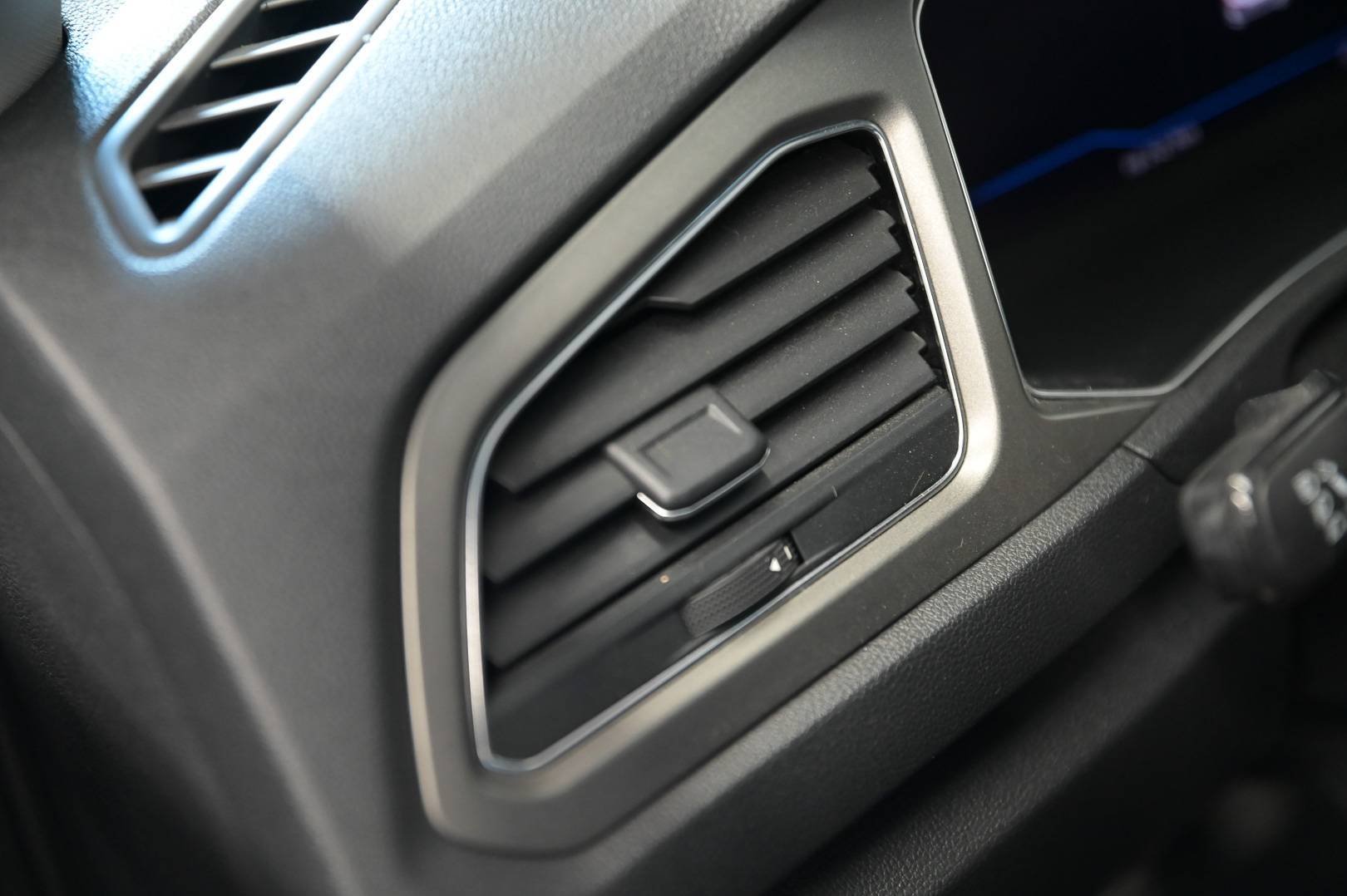 VOLKSWAGEN T-Roc - Foto 11