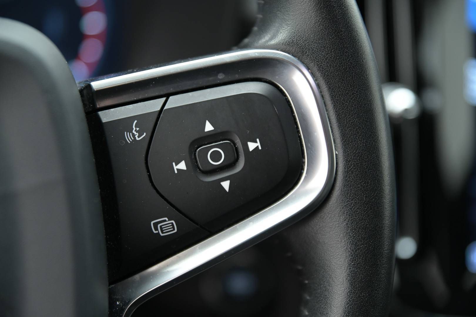 VOLVO XC40 - Foto 18