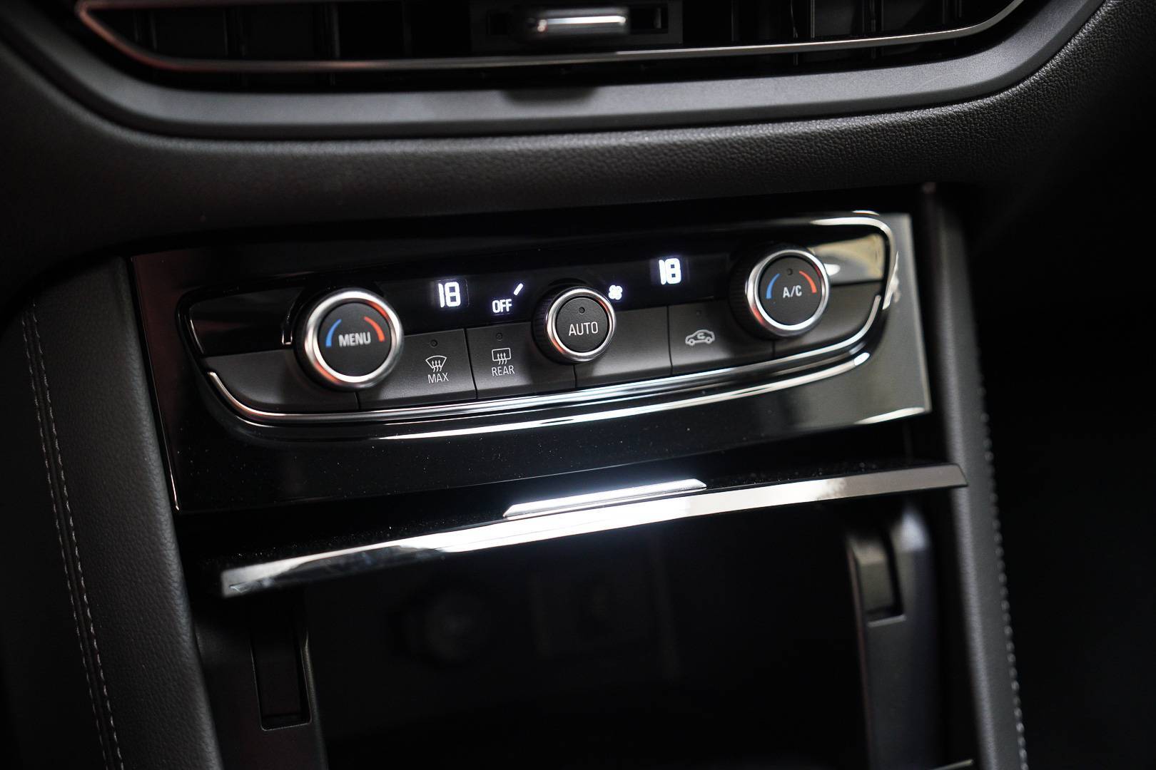 OPEL Grandland - Foto 16