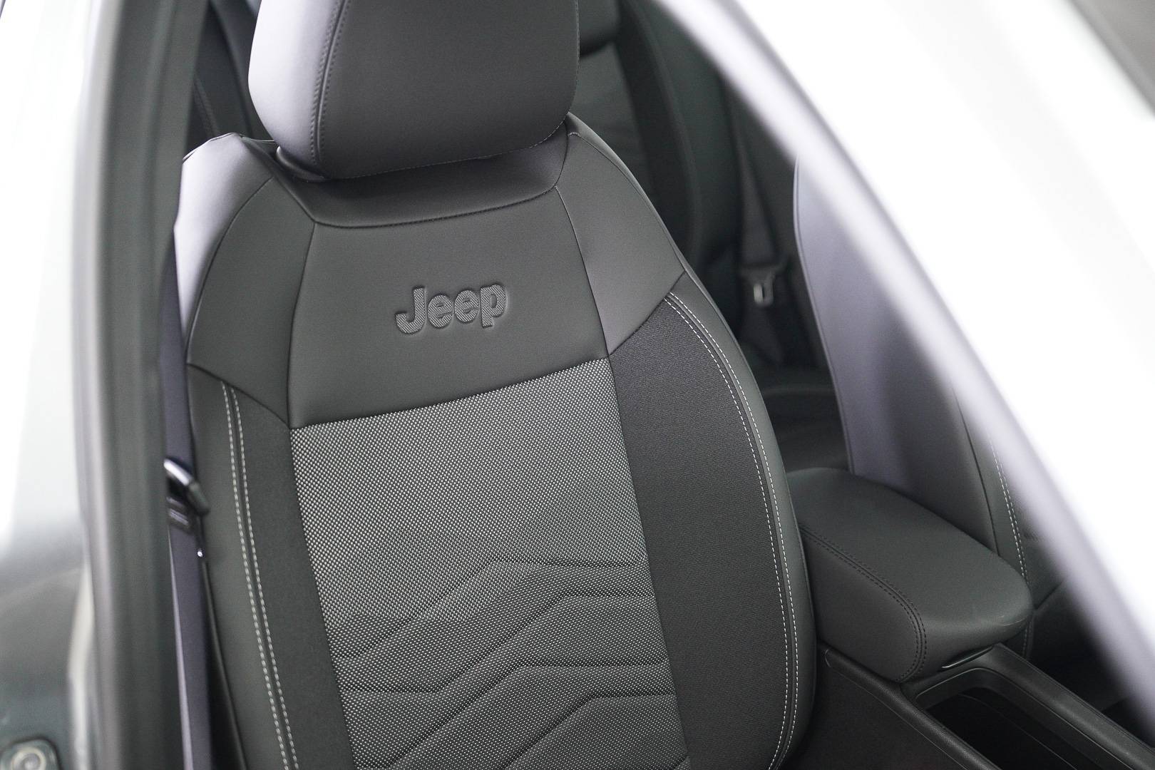 JEEP Avenger - Foto 24