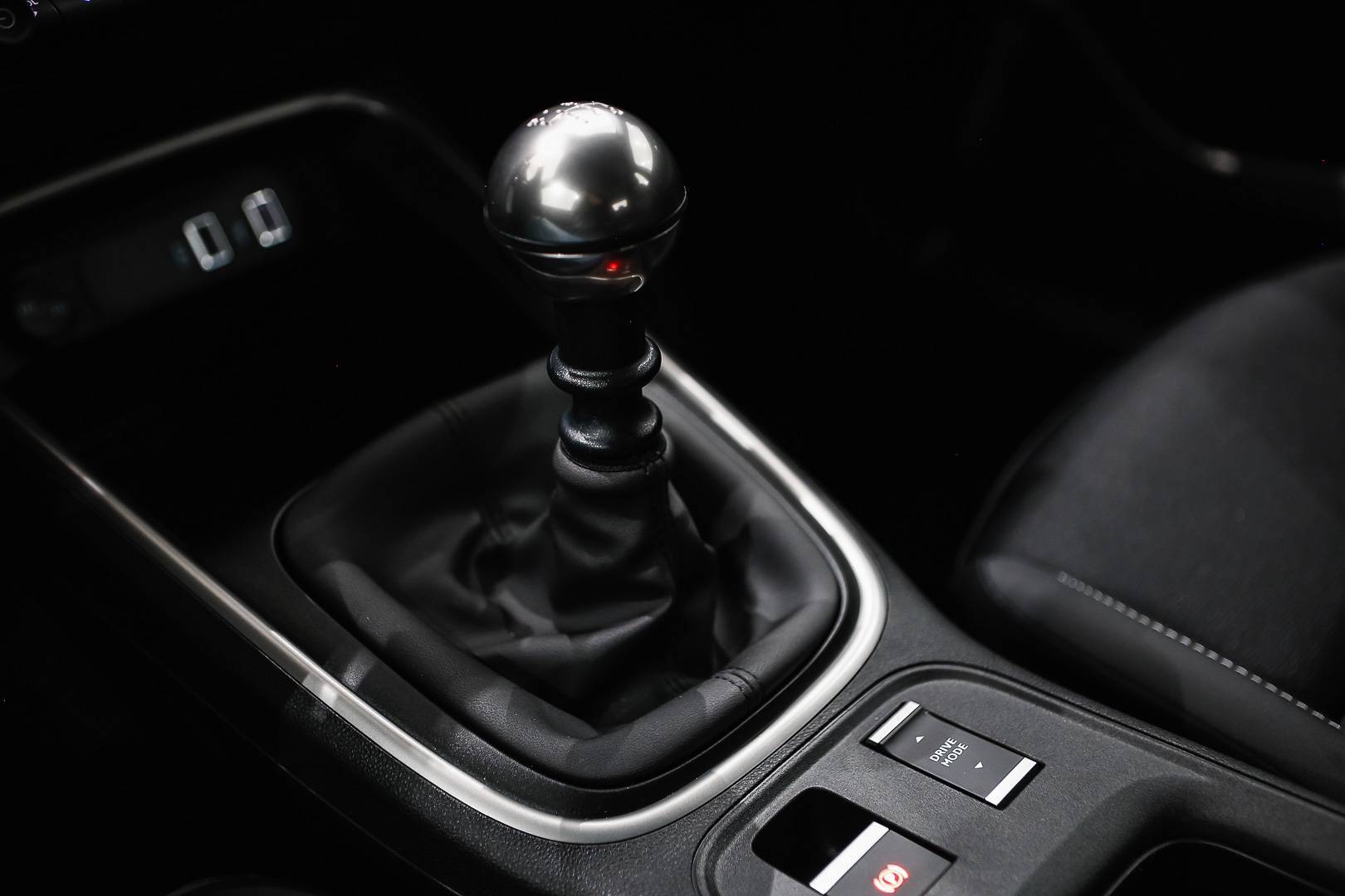 JEEP Avenger - Foto 19
