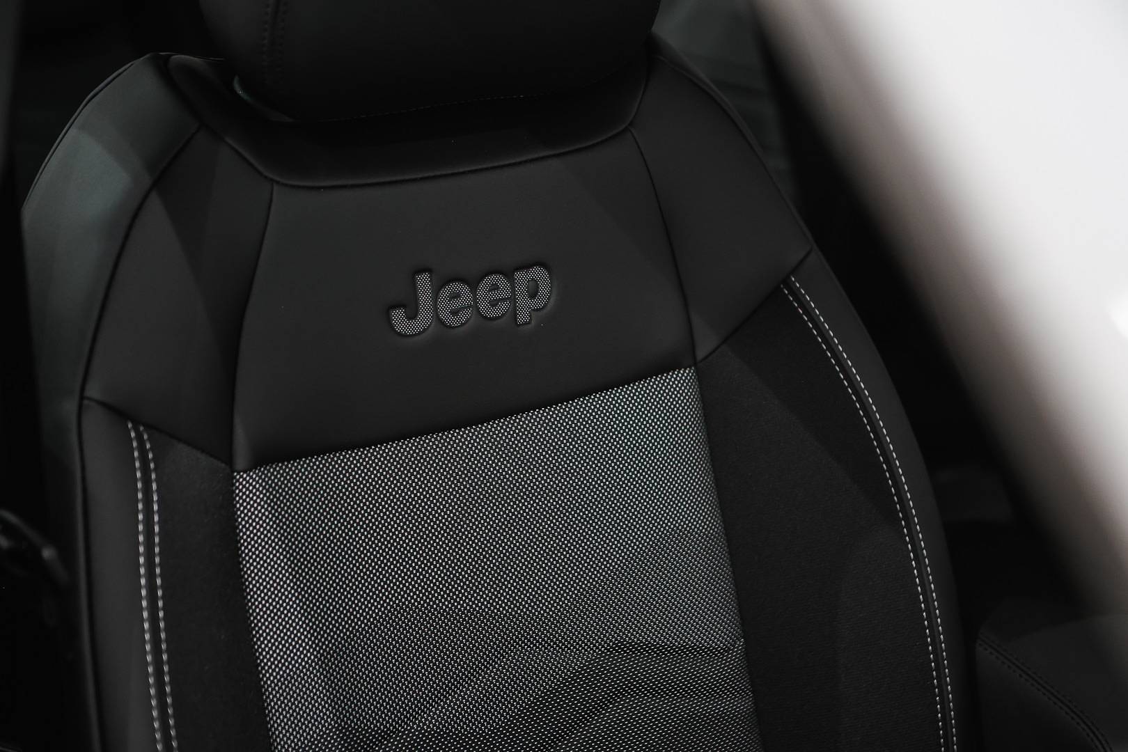 JEEP Avenger - Foto 22