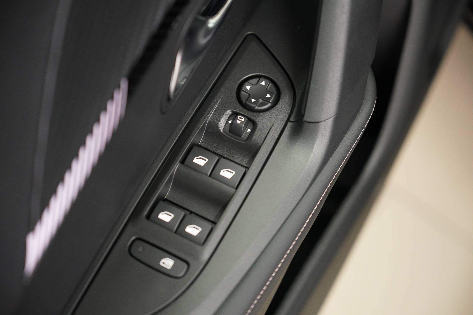 PEUGEOT 2008 - Foto 9