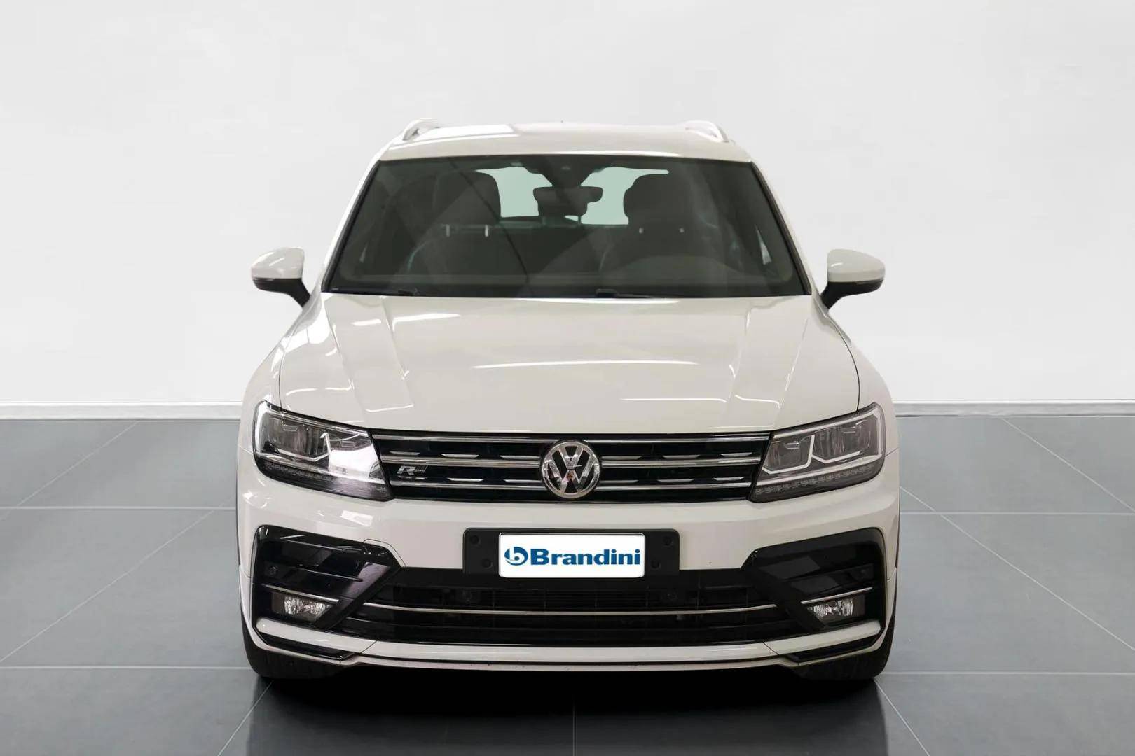 VOLKSWAGEN Tiguan - Foto 2