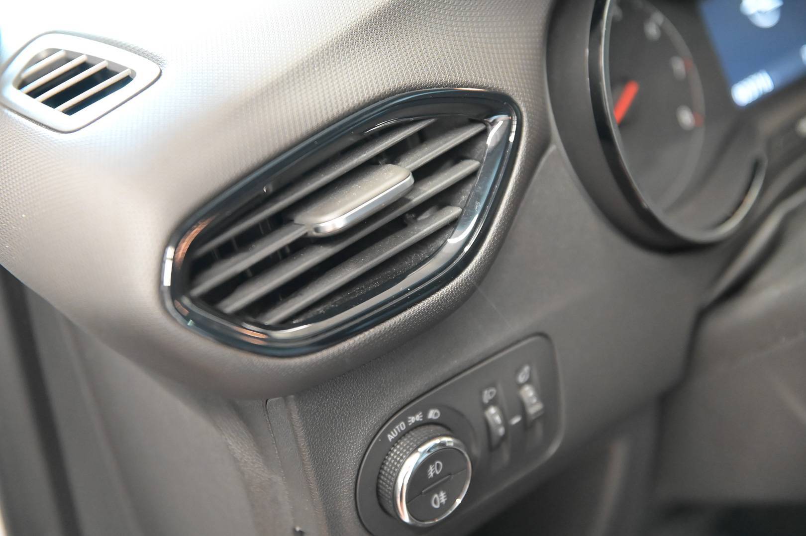 OPEL Crossland - Foto 11