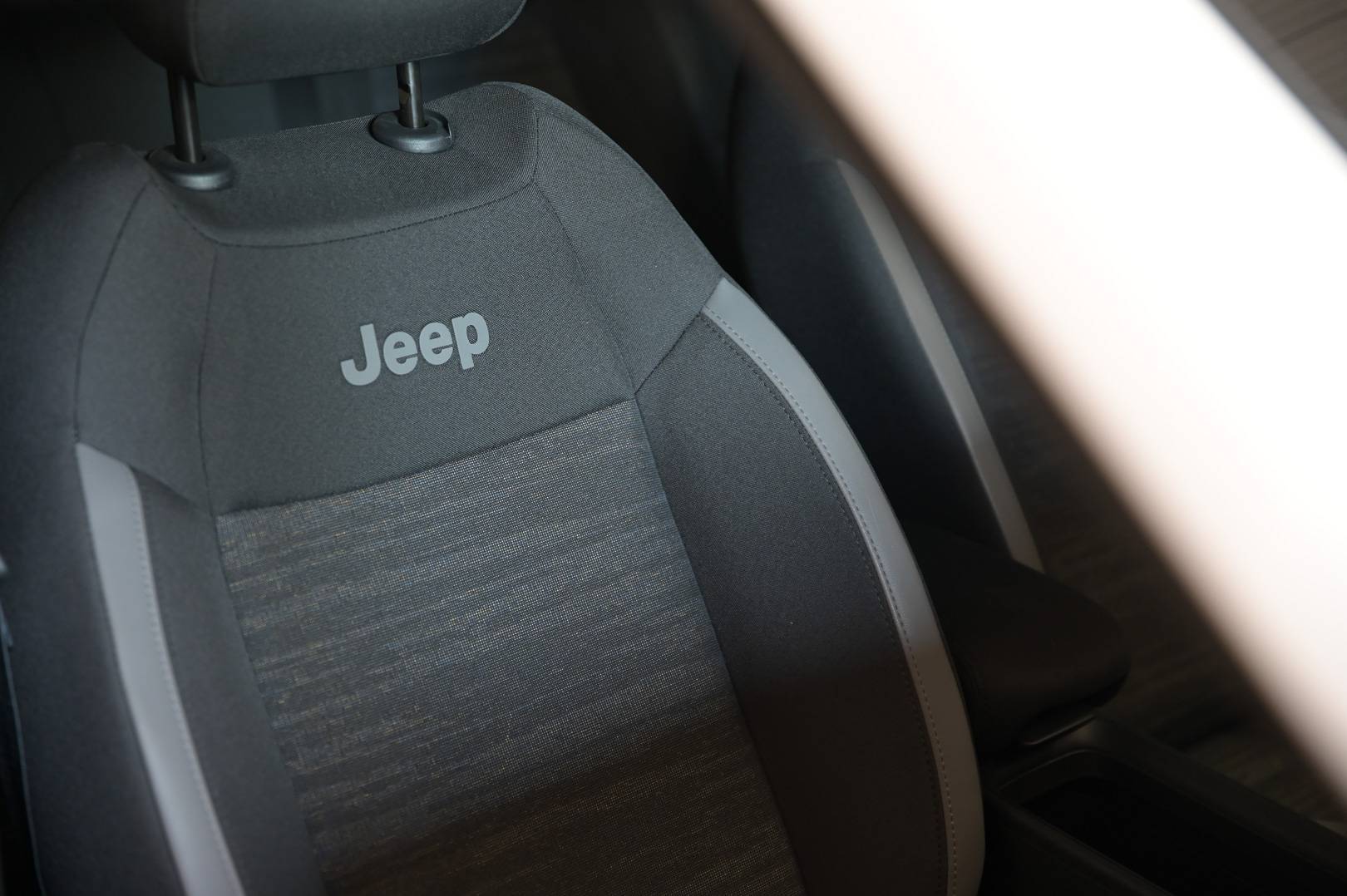 JEEP Avenger - Foto 26