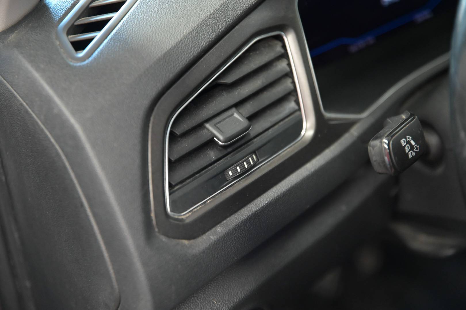VOLKSWAGEN T-Roc - Foto 11