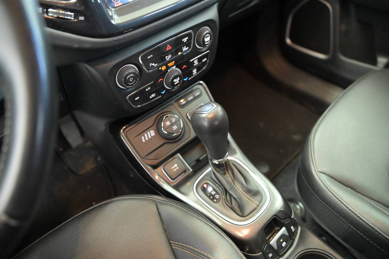 JEEP Compass - Foto 16