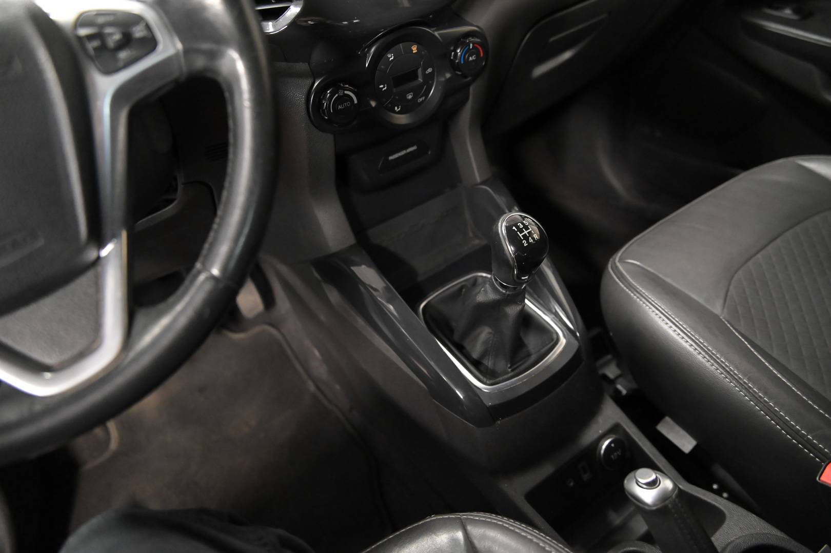 FORD EcoSport - Foto 18