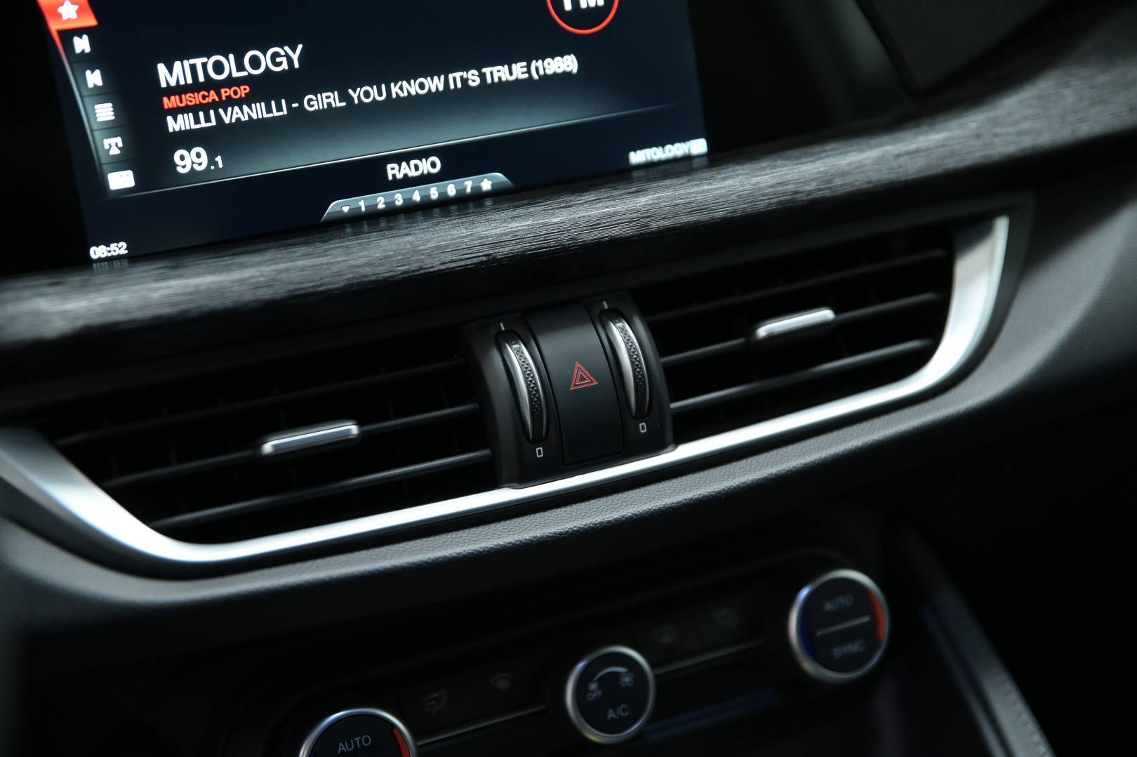 ALFA ROMEO Stelvio - Foto 24