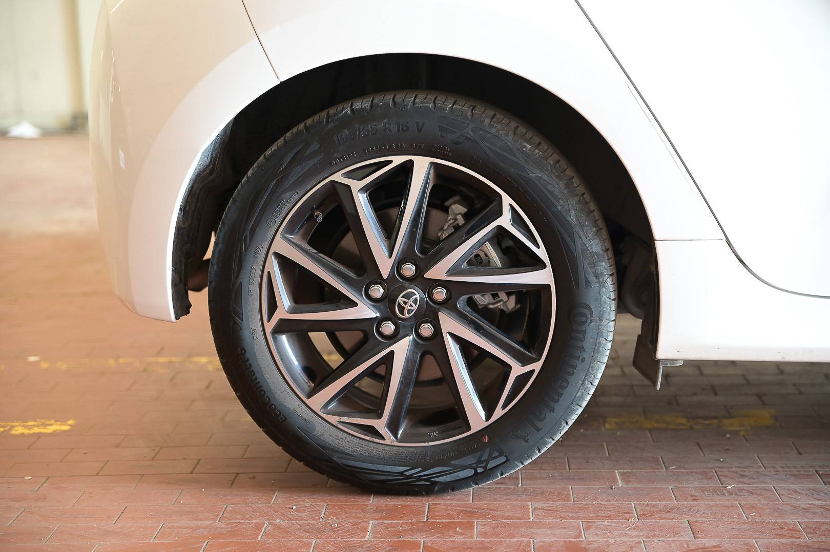 TOYOTA Yaris - Foto 7