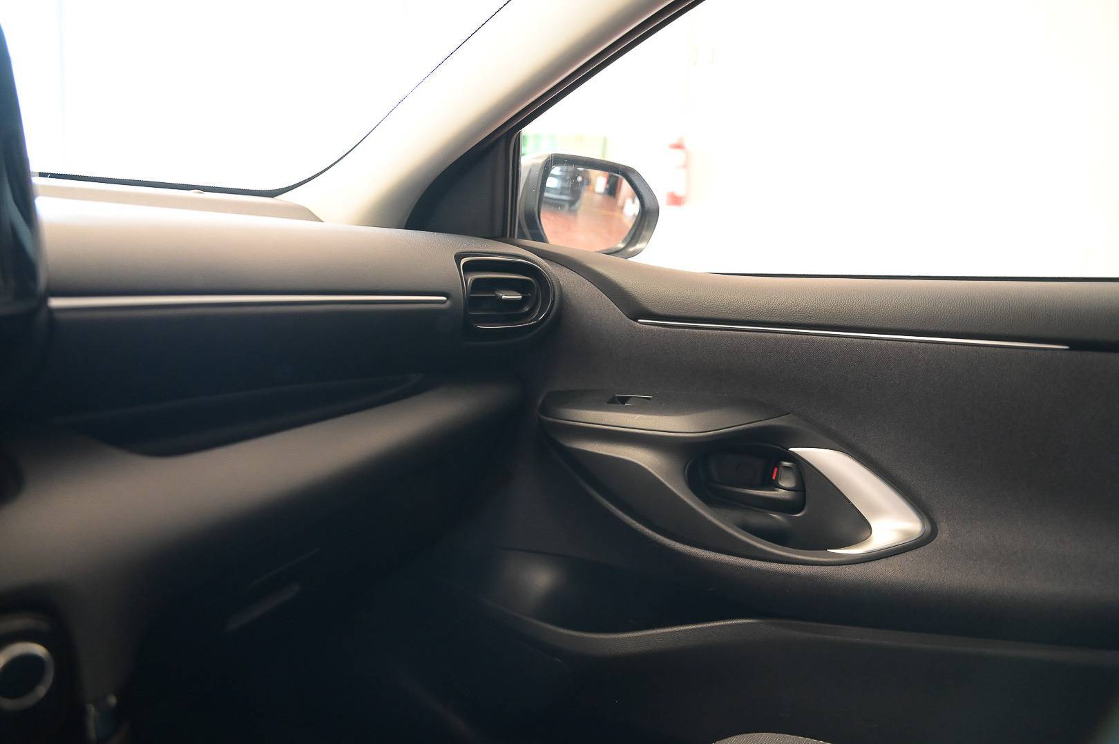 TOYOTA Yaris - Foto 12