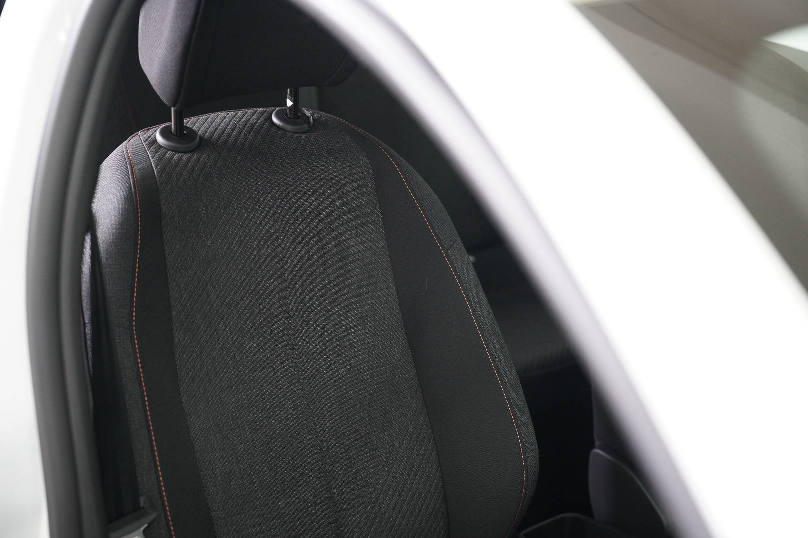 PEUGEOT 208 - Foto 22