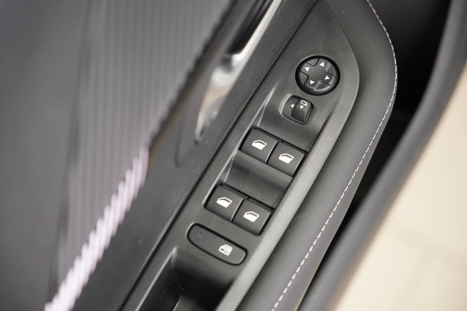 PEUGEOT 208 - Foto 10