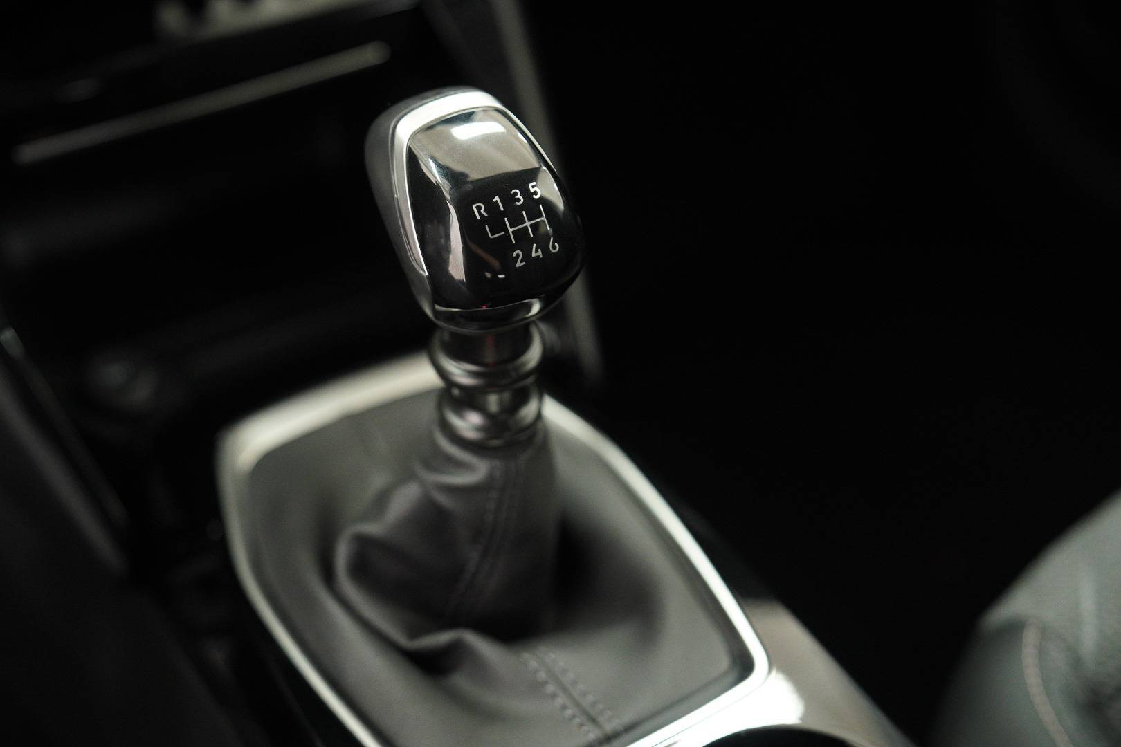 PEUGEOT 208 - Foto 18