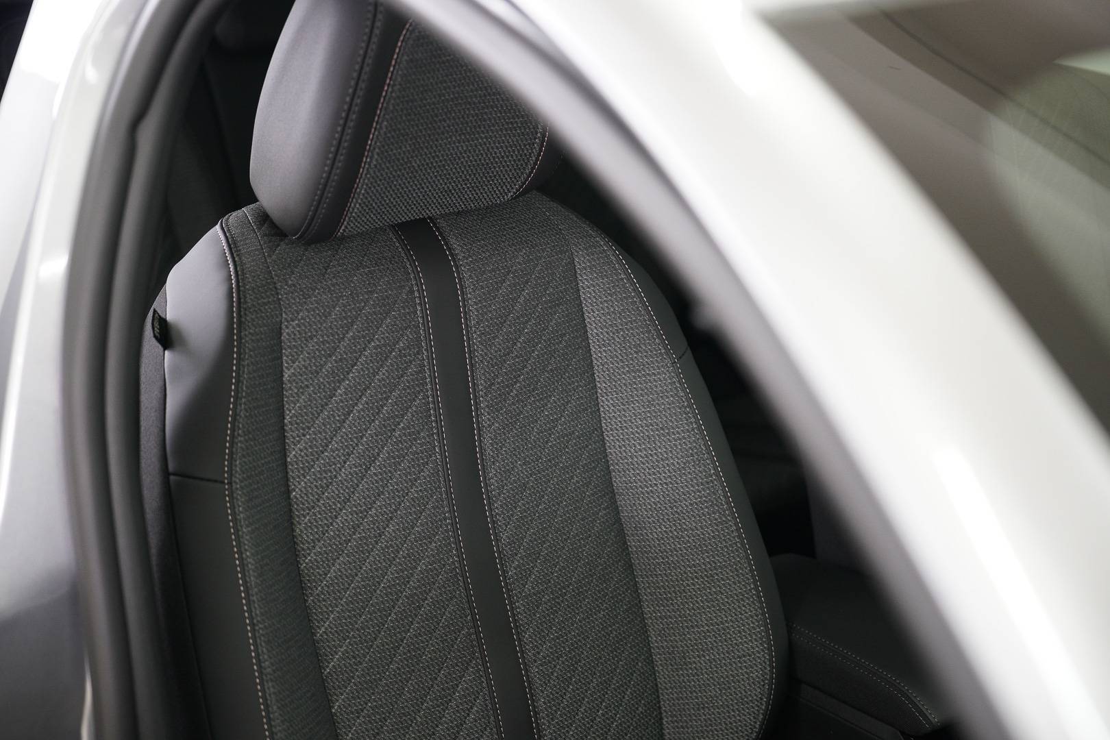PEUGEOT 208 - Foto 22
