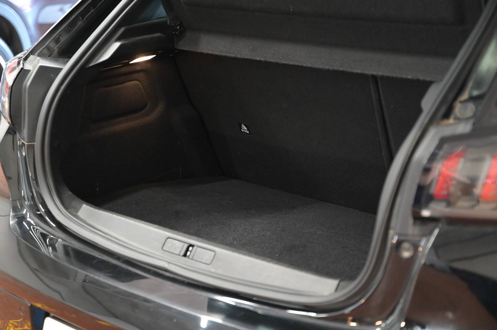 PEUGEOT 208 - Foto 5