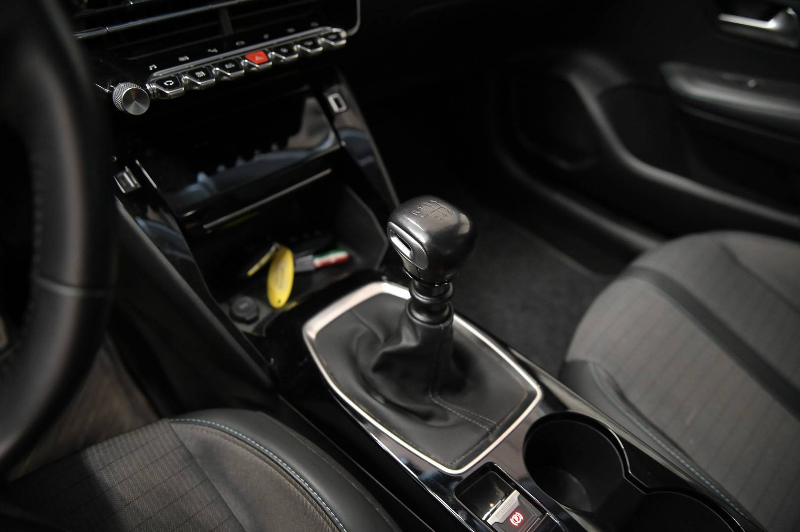 PEUGEOT 208 - Foto 14
