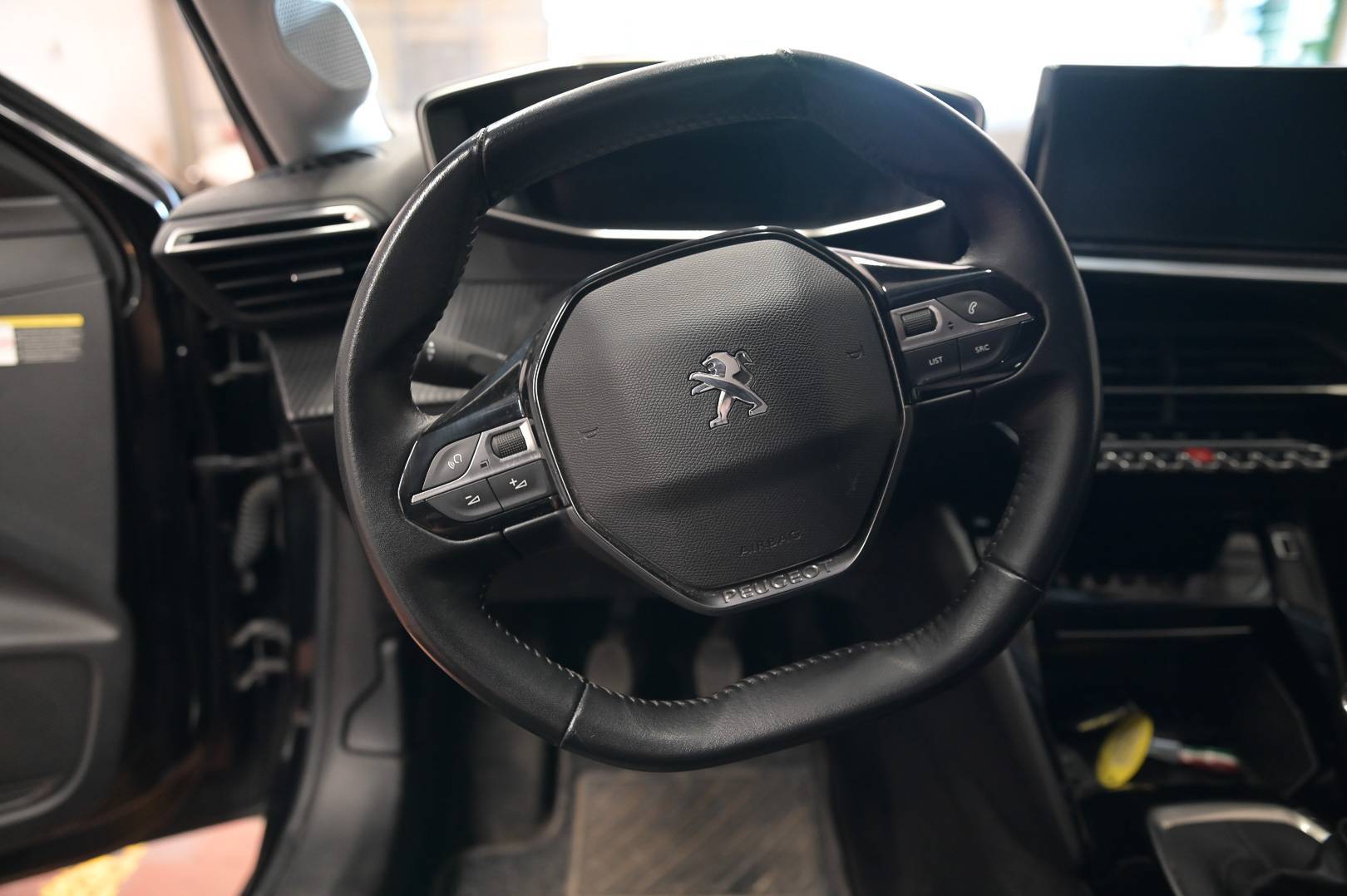 PEUGEOT 208 - Foto 15