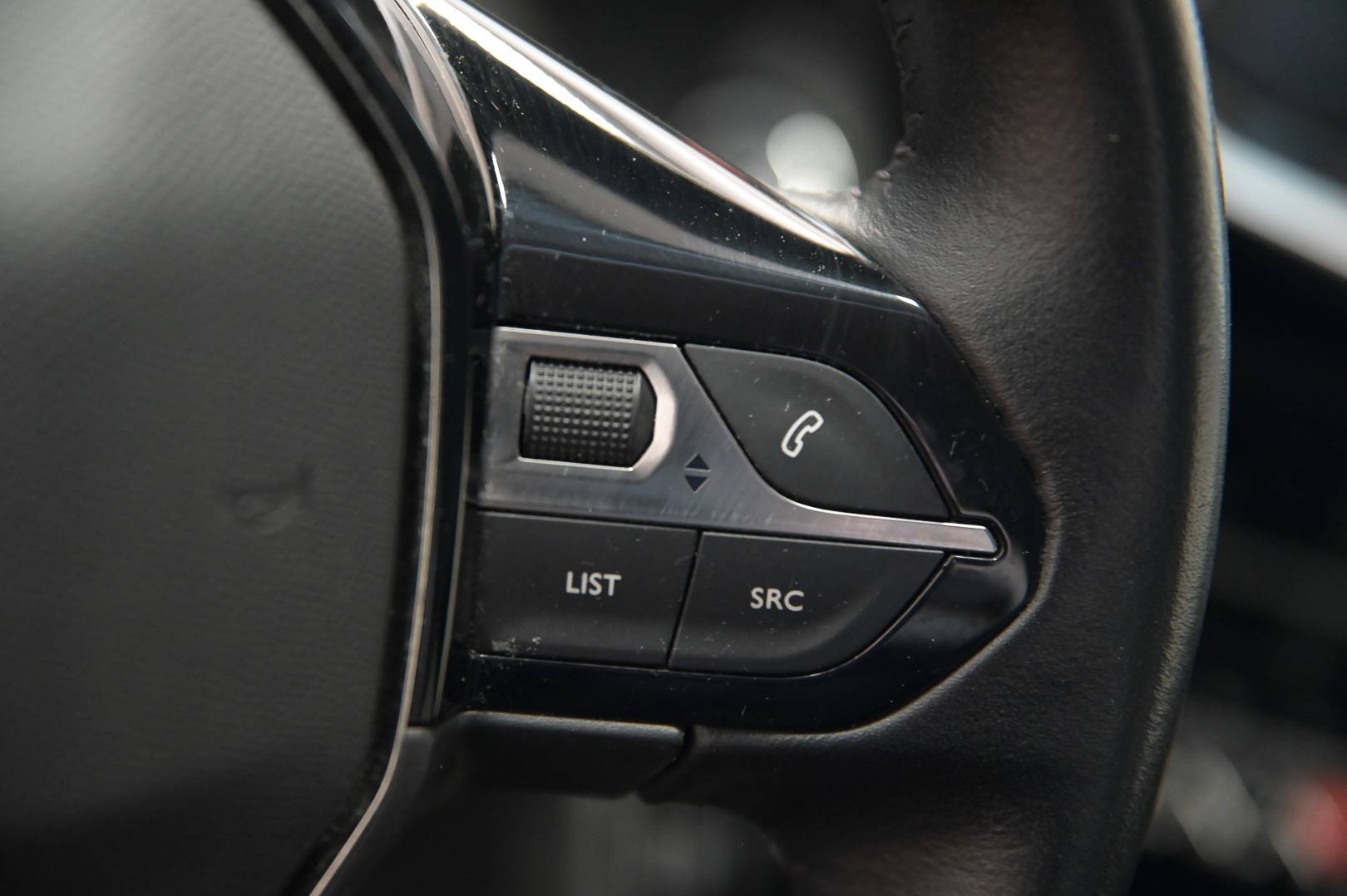 PEUGEOT 208 - Foto 17
