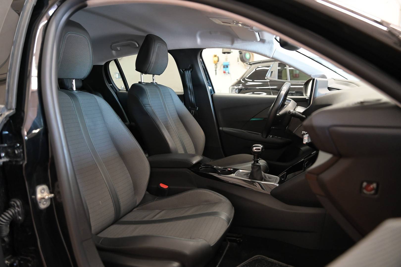 PEUGEOT 208 - Foto 26