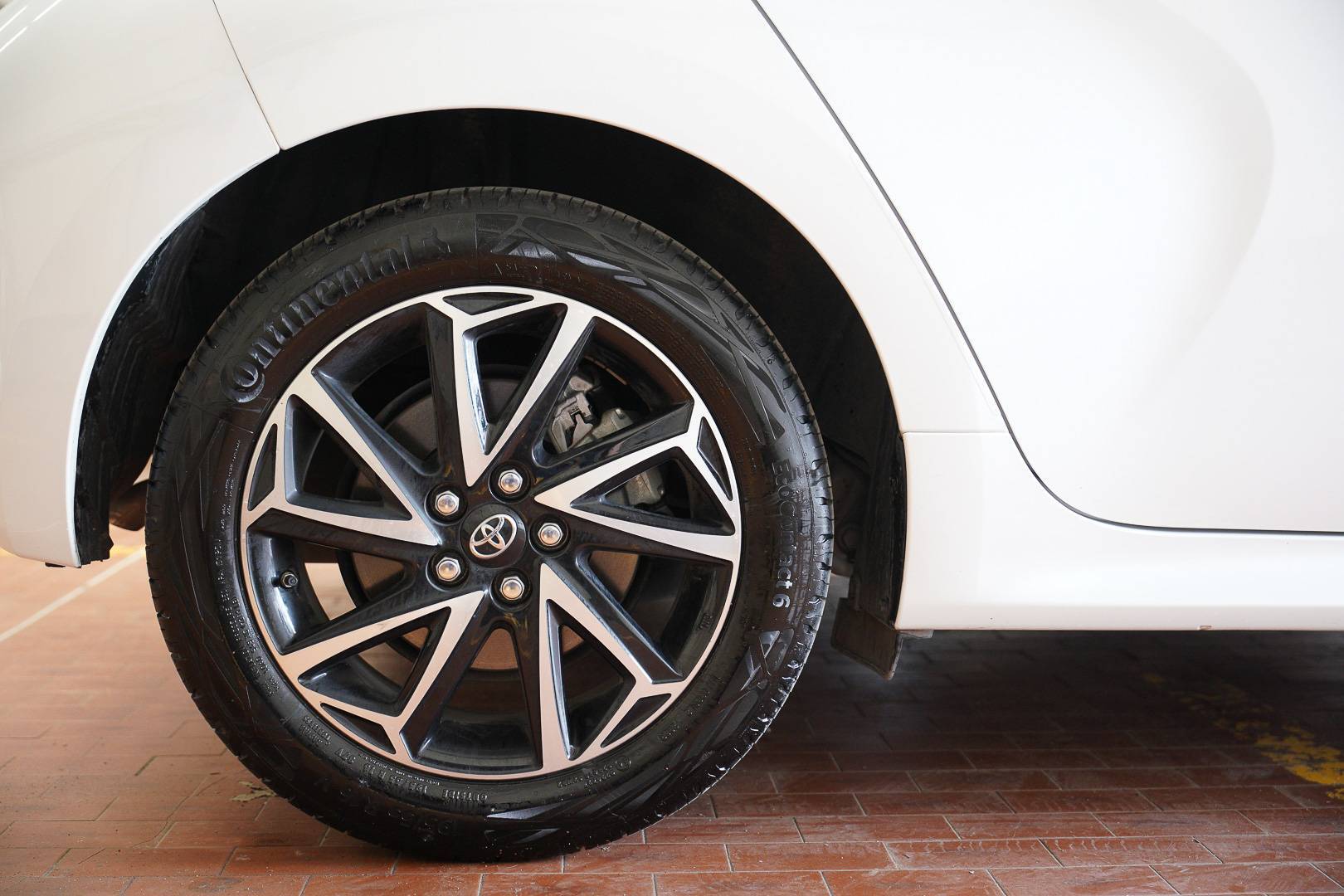 TOYOTA Yaris - Foto 6