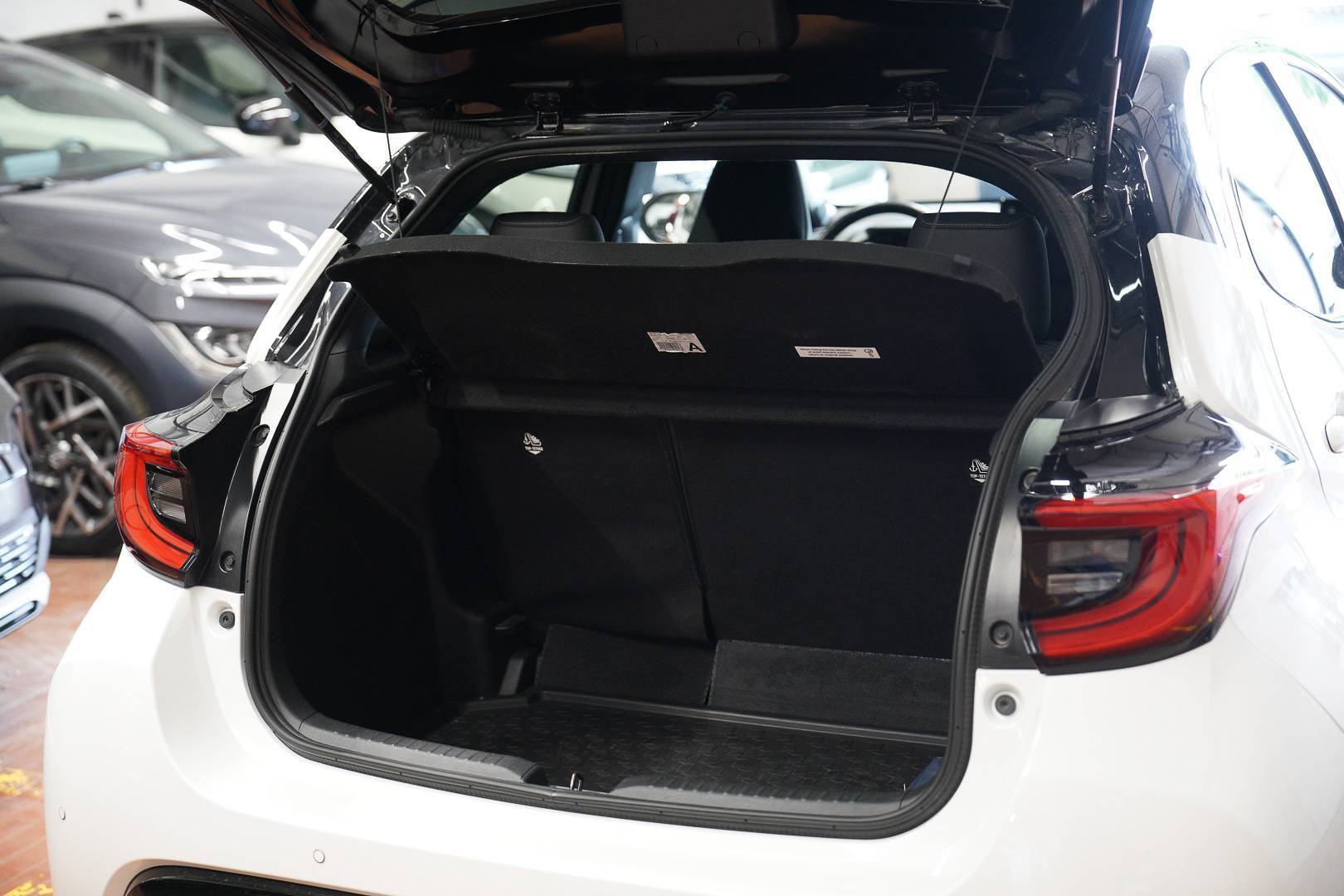 TOYOTA Yaris - Foto 8