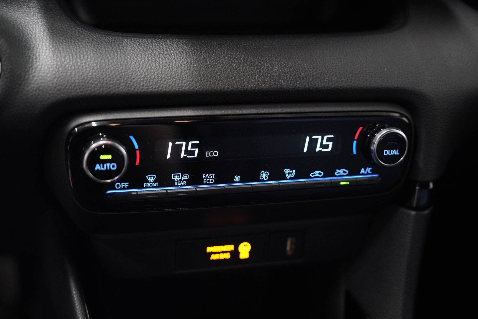 TOYOTA Yaris - Foto 16