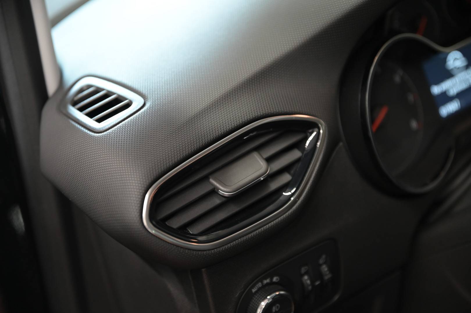 OPEL Crossland - Foto 11