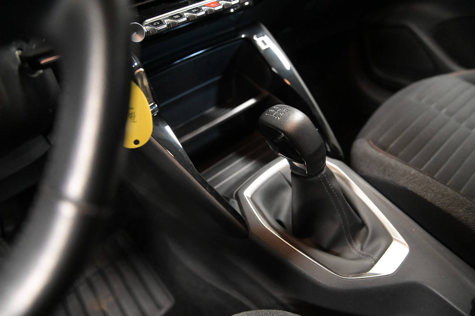PEUGEOT 208 - Foto 12