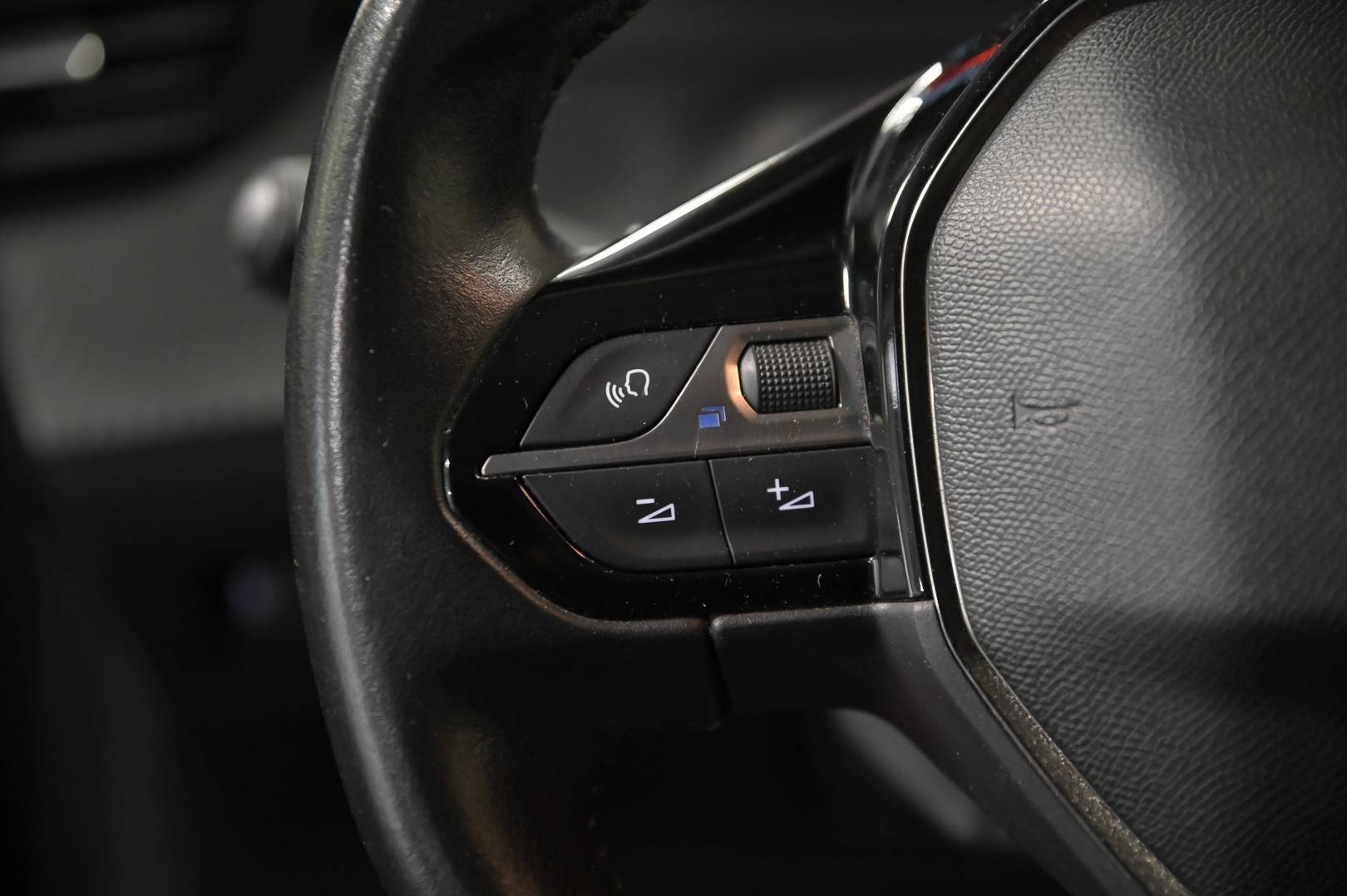 PEUGEOT 208 - Foto 15