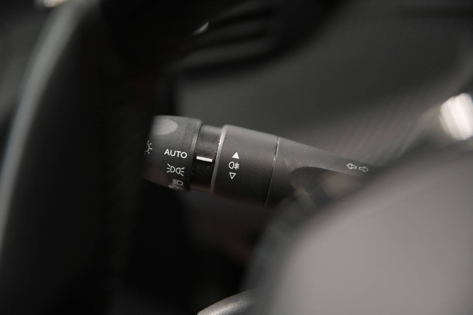 PEUGEOT 208 - Foto 17