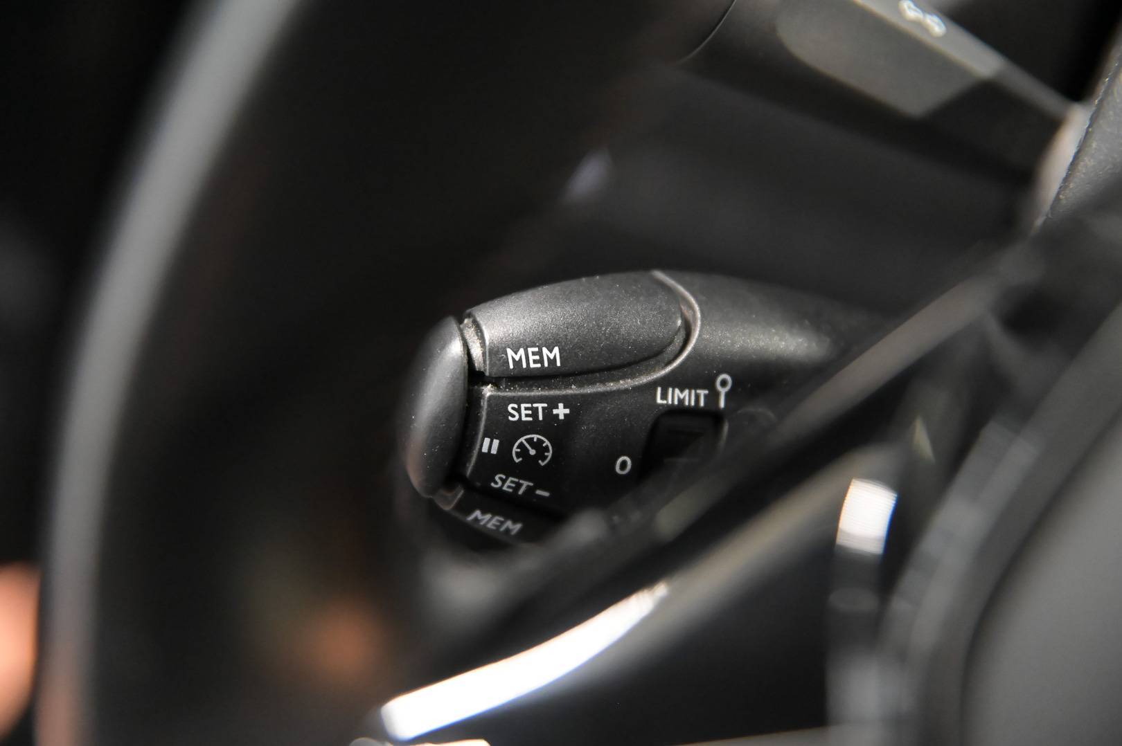 PEUGEOT 208 - Foto 18
