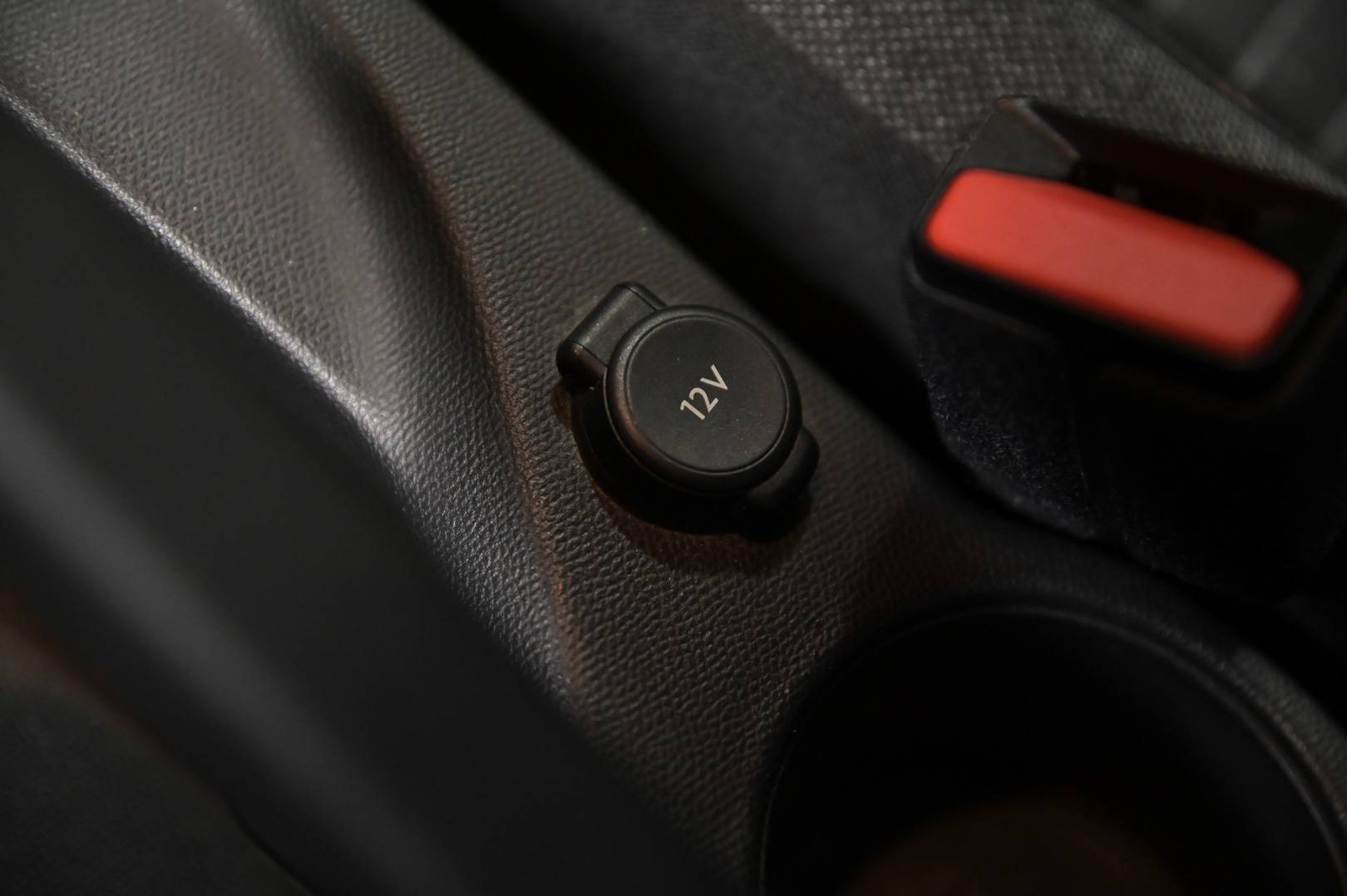 PEUGEOT 208 - Foto 23