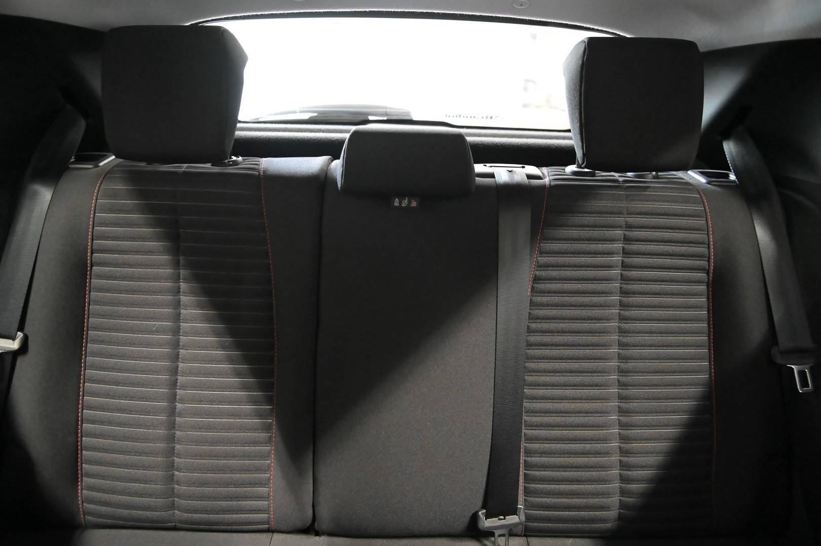 PEUGEOT 208 - Foto 24
