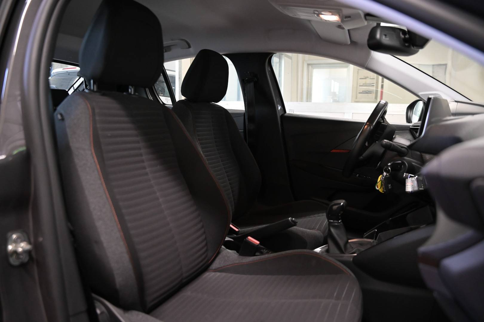 PEUGEOT 208 - Foto 26