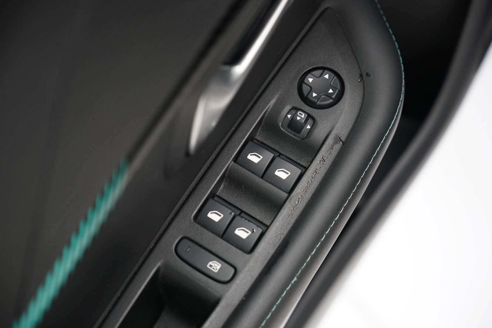 PEUGEOT 208 - Foto 10