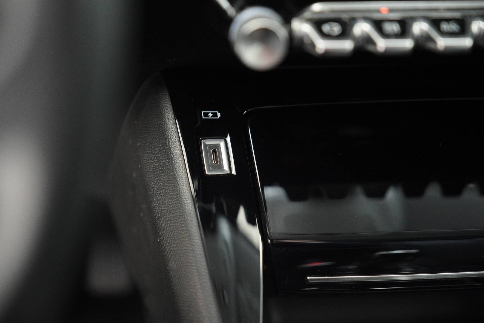 PEUGEOT 208 - Foto 18