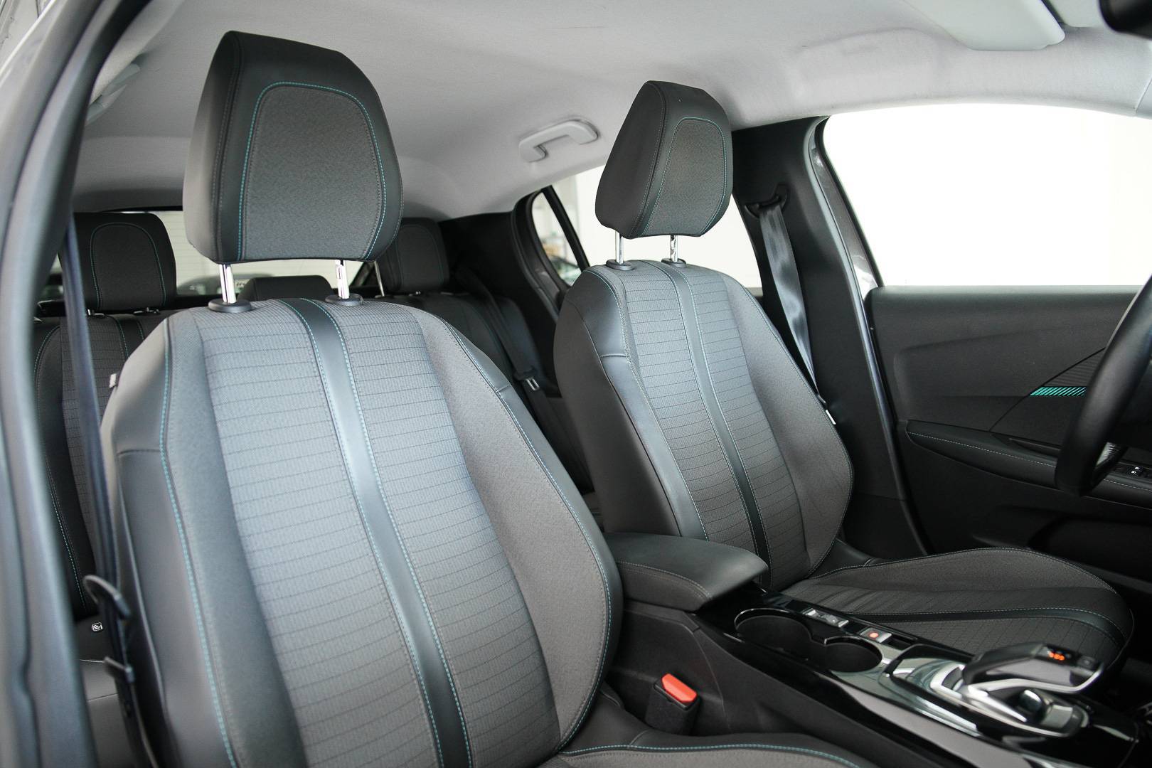 PEUGEOT 208 - Foto 22