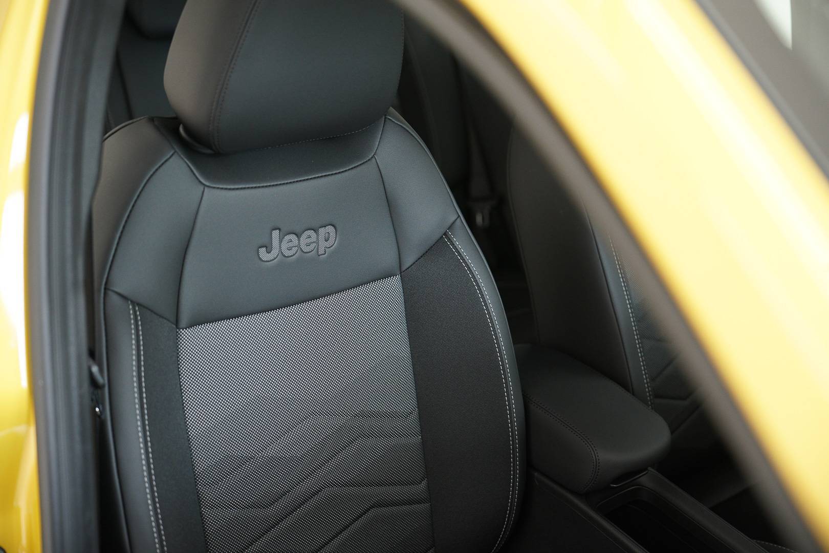 JEEP Avenger - Foto 21