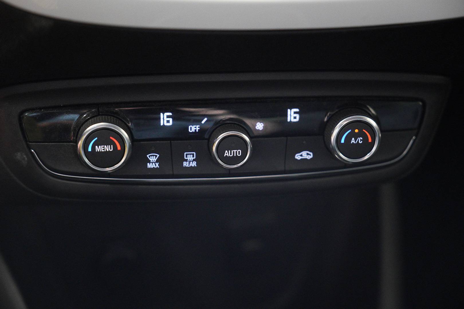 OPEL Crossland - Foto 16