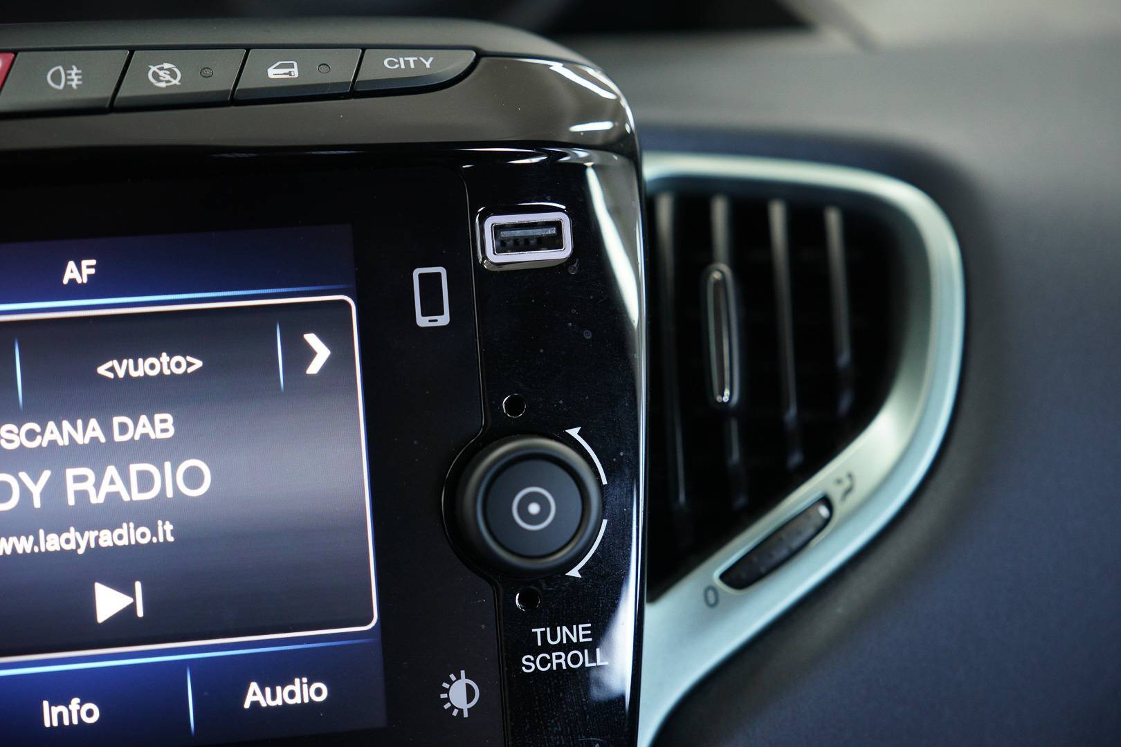 LANCIA Ypsilon - Foto 17