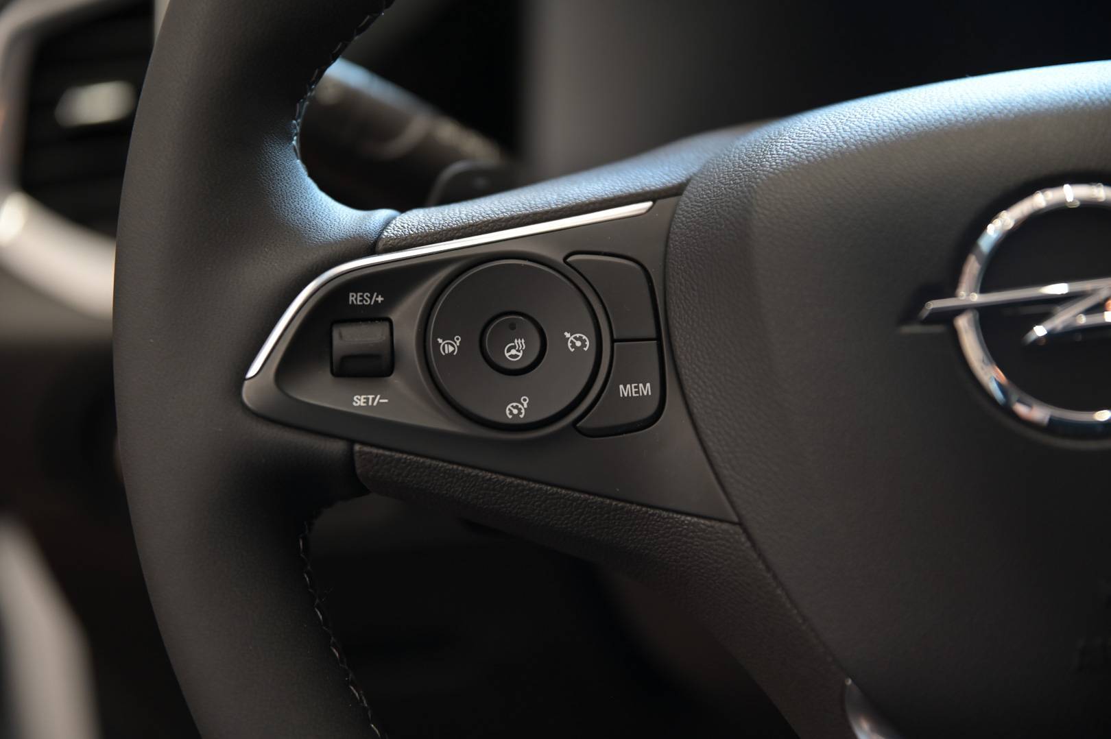 OPEL Grandland - Foto 16
