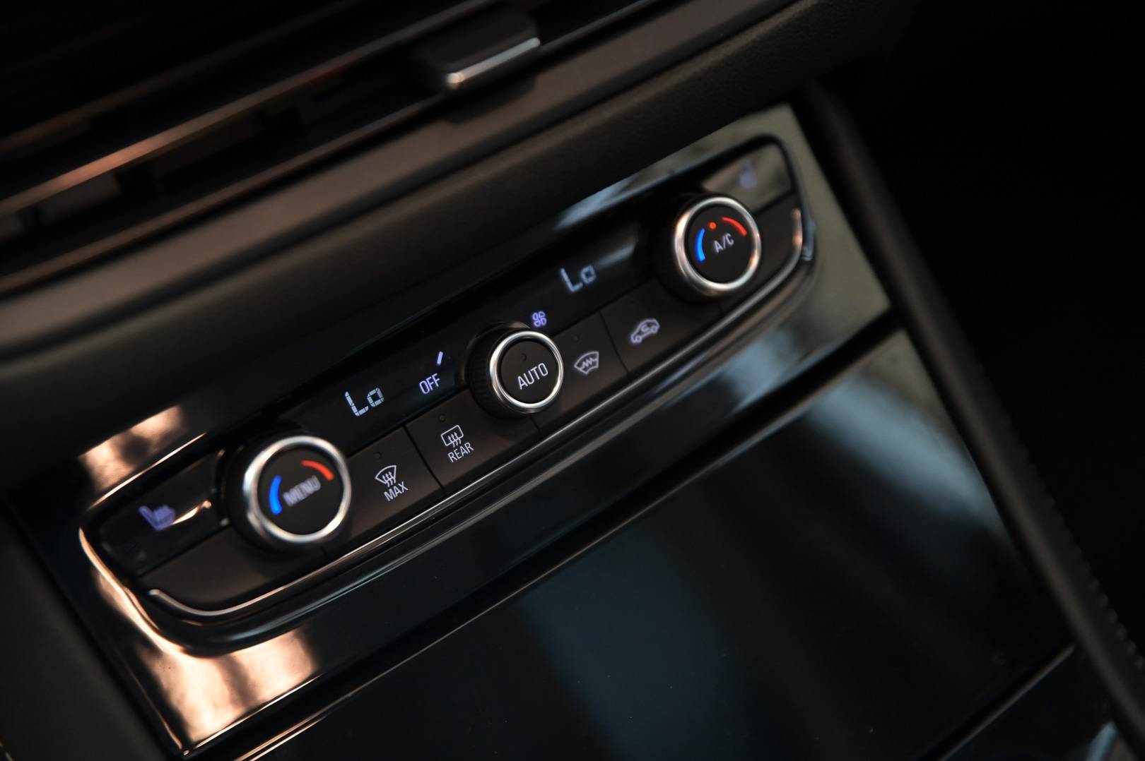 OPEL Grandland - Foto 23