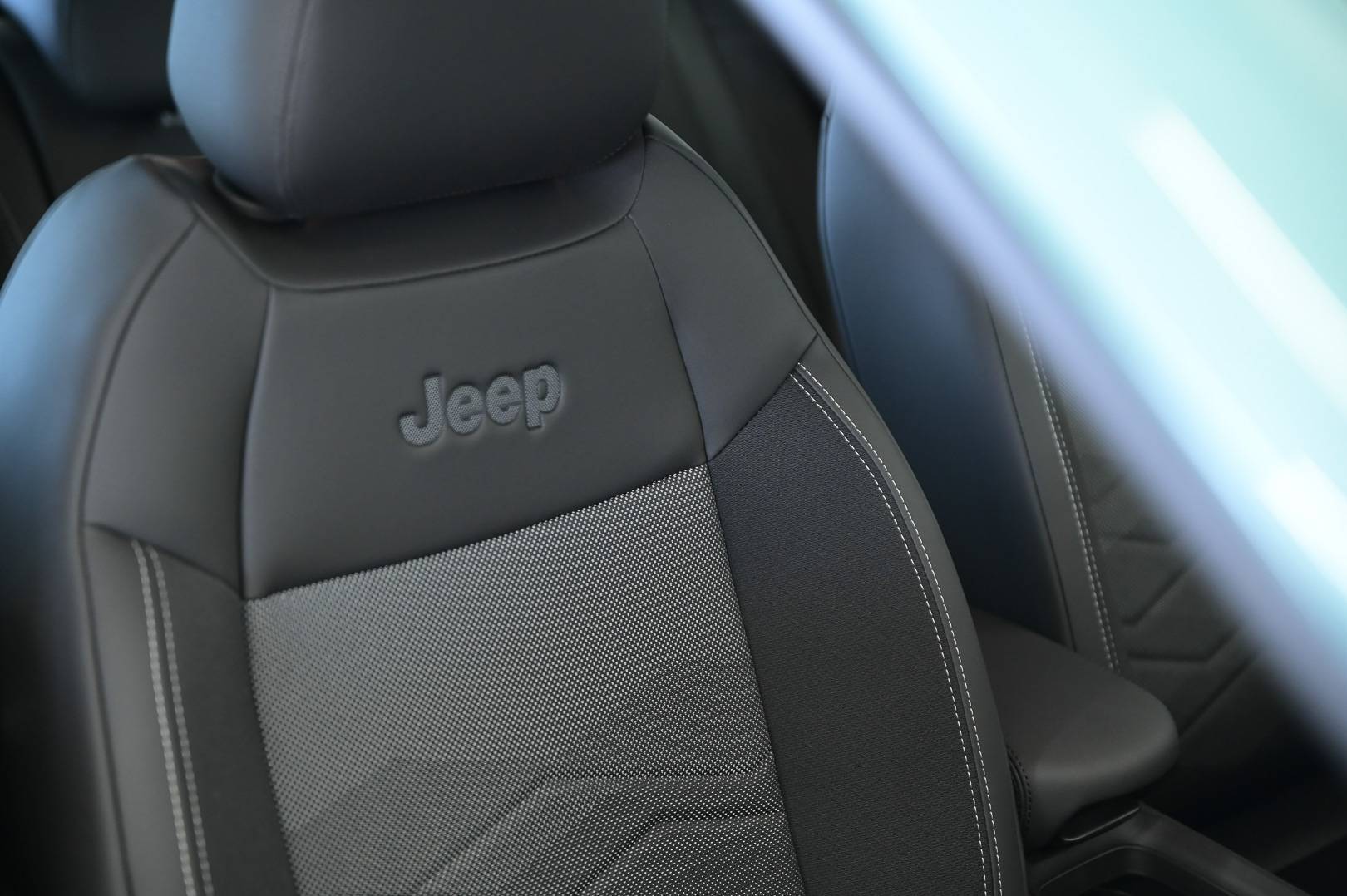 JEEP Avenger - Foto 26