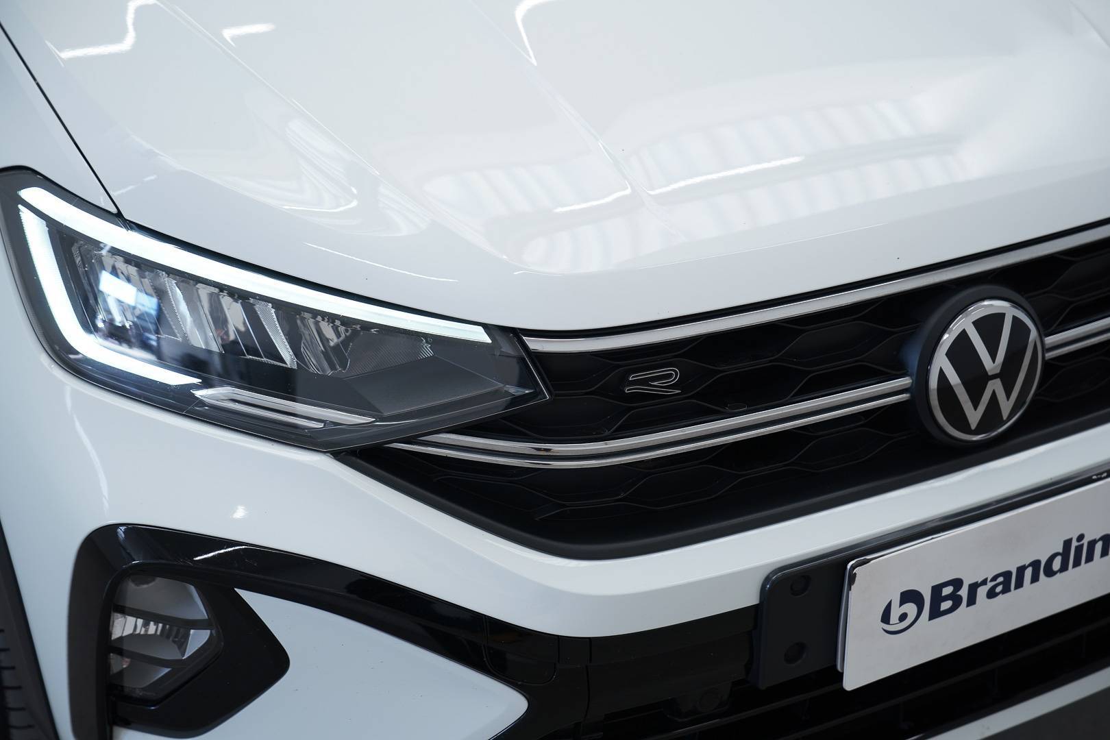 VOLKSWAGEN Taigo - Foto 4