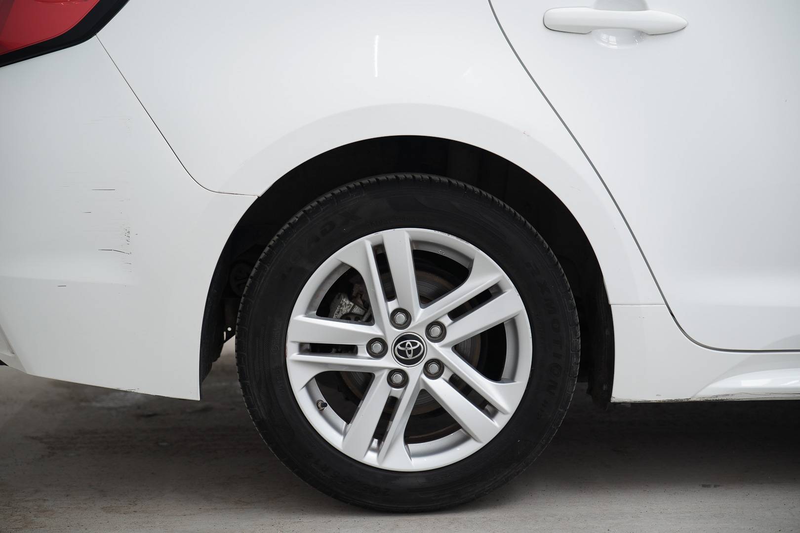 TOYOTA Corolla Touring - Foto 7