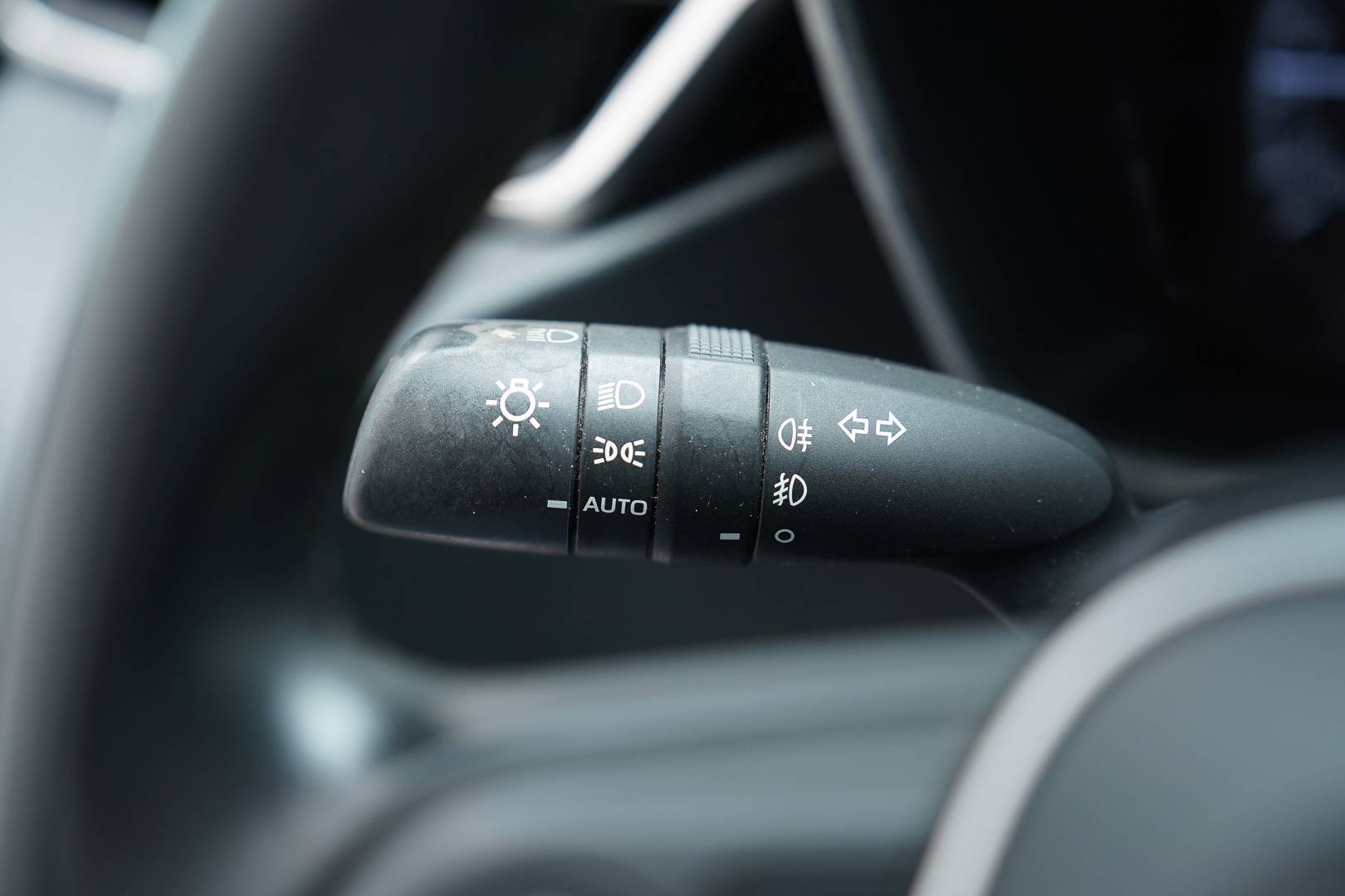TOYOTA Corolla Touring - Foto 14